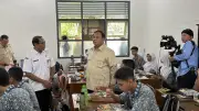 Prabowo Kunjungi SMAN 1 Cilacap, Siswa Suka Program Makan Bergizi Gratis
