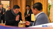 Prabowo Rayakan Ulang Tahun Seskab Teddy ke-37 di Paris Saat Kunjungan Kerja