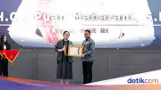 Puan Maharani Terima Penghargaan KWP, Soroti Peran Krusial Media bagi DPR