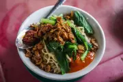 Resep Mie Ayam Rumahan: Gurih, Manis, dan Kuah Kaldu yang Menggugah Selera