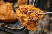 Resep Rahasia Ayam Goreng Pedas yang Meresap Sampai ke Tulang