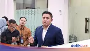 Seskab Teddy Indra Wijaya Soroti Fenomena 'Inflasi Pengamat' di Ruang Publik