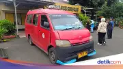 Sopir Angkot di Jaktim Pecahkan Kaca Mobil Gegara Lawan Arah, Ditetapkan Tersangka