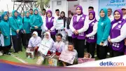 TP PKK Salurkan Bansos dan Gelar Senam Sehat di Huntara Aceh Utara