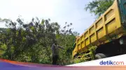 Truk Nyaris Masuk Jurang di Bogor Usai Ganjalan Lepas Saat Dipanaskan