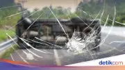 Truk Tangki Oli Terguling di Bogor, Oli Tumpah Sebabkan Macet Panjang