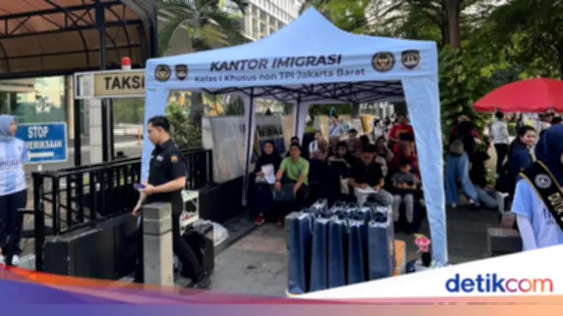 Imigrasi Buka Layanan Paspor di CFD Bundaran HI, Warga Antusias