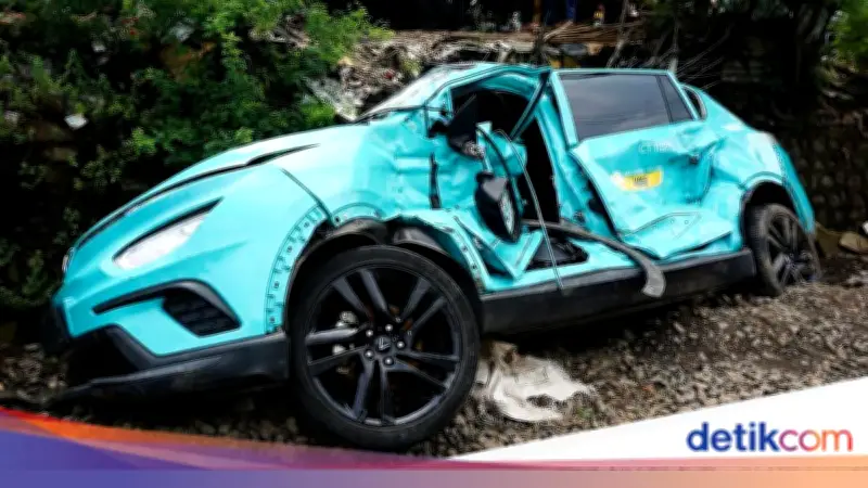Sopir Taksi Green SM Tersangka, Lalai di Perlintasan KRL Bekasi