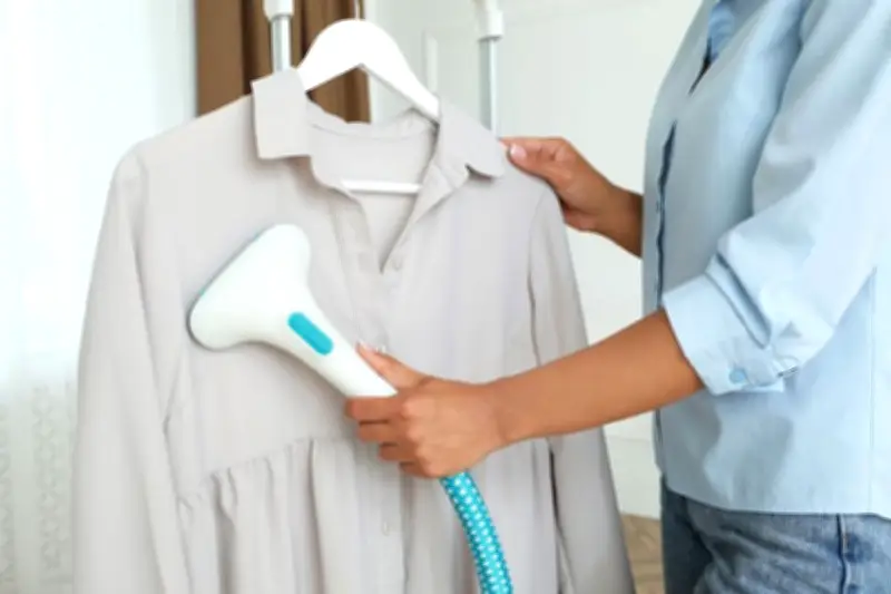 Tips Pakai Setrika Uap Agar Kain Tidak Rusak dan Awet