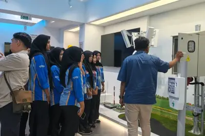 40 Siswa SMK Kunjungi Rumah Belajar TBIG, Belajar Infrastruktur Telekomunikasi