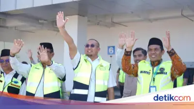 Andre Rosiade Lepas Kloter Terakhir Haji Sumbar, Beri Uang Saku 100 Riyal