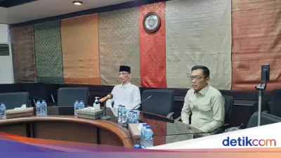 Anggota DPRD Jember Menyesal Merokok dan Main Game Saat Rapat, Akui Khilaf