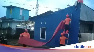 Angin Kencang Rusak Tiga Rumah di Gunungputri Bogor