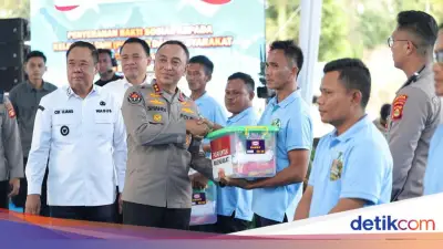 Berdayakan Petani, Polda Sumsel Beri Bantuan Benih Jagung dan Alsintan