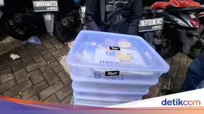 Berkah May Day, Dagangan Penjual Roti di Monas Ludes dalam 2 Jam
