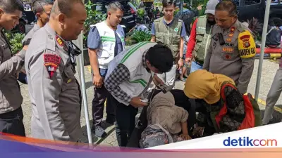 Brimob Evakuasi Warga Pingsan Saat May Day di Monas, Begini Kronologinya