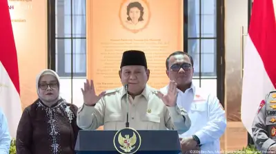 Canda Prabowo ke Jumhur: Bolak-balik Dipenjara, Kini Jadi Menteri