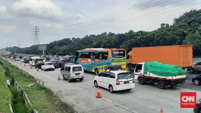 Contraflow Berlaku di KM 23-28 Tol Japek Akibat Perbaikan Jalan