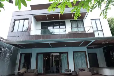Desain Modern Tropis Populer, Rachel Venya Terapkan di Rumah 3 Lantai