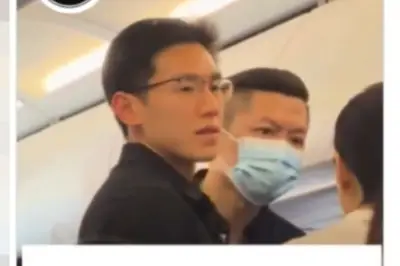 Dokter Tampan Asal Hong Kong Viral Usai Selamatkan Penumpang Pingsan di Pesawat