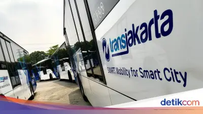 Dua Bus TransJ Tabrakan di Jaktim Saat Off Layanan, Bodi dan Kaca Rusak