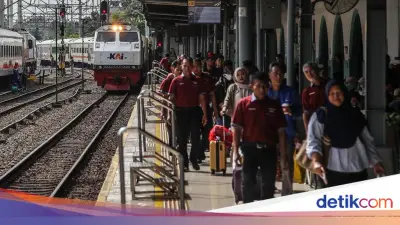 Evakuasi Lokomotif Tergelincir di Senen Selesai, Operasional KA Normal