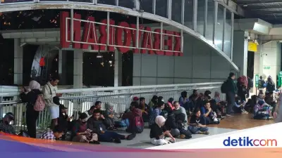 Gangguan KRL Green Line, Penumpang Kesulitan Pulang dan Pesan Ojol
