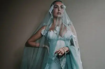 Georgina Rodríguez Curi Perhatian di Met Gala 2026 dengan Gaun Korset Biru