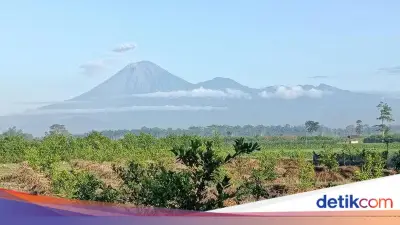 Gunung Semeru Erupsi Empat Kali Pagi Ini, Kolom Abu Capai 1.000 Meter
