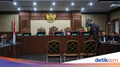 Hakim Ungkap Pihak Diperkaya dalam Kasus Chromebook Ibam