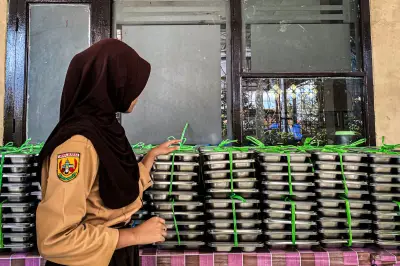 Hoaks Dapur Makan Bergizi Gratis Dirusak Warga karena Anak Keracunan