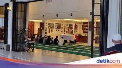 Jenazah Eks Menhan Ryamizard Ryacudu Tiba di Rumah Duka Cikeas, Pelayat Berdatangan