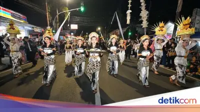 Kirab Budaya Napak Tilas Padjadjaran Dimulai dengan Mahkota Binokasih