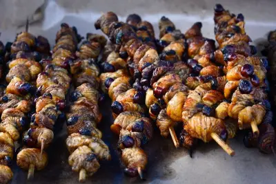 Kuliner Ekstrem Sate Ulat Sagu dari Indonesia Timur, Kaya Protein