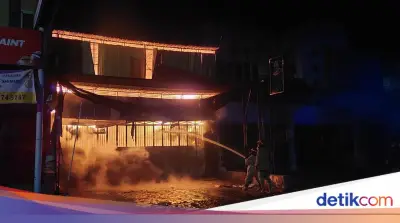 Lansia di Jombang Bakar Toko Grosir karena Sakit Hati Diusir