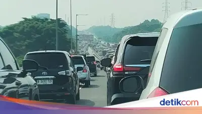 Libur Panjang, Tol Layang MBZ dan Japek Arah Cikampek Padat