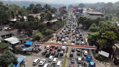 Long Weekend, Jalur Puncak Padat, One Way Diberlakukan Pagi Ini