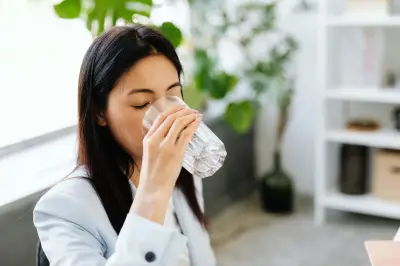 Mengapa Tidak Boleh Langsung Minum Setelah Makan? Ini Penjelasan Ahli