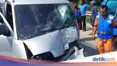 Mobil Tabrak Dua Angkot Mogok di Tol Jagorawi Arah Bogor, Nihil Korban