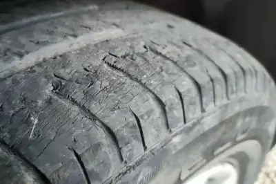 Panduan Lengkap Memeriksa Umur Ban Mobil dan Tanda Harus Ganti