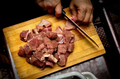 Panduan Menyimpan Daging Kurban di Kulkas Agar Tahan Lama dan Tidak Busuk