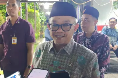 Pemerintah Hapus Istilah Guru Honorer Mulai 2027