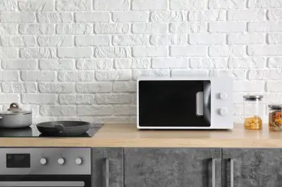 Pentingnya Membersihkan Microwave Secara Rutin dan Cara Mudahnya