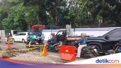 Perbaikan Jalan Amblas Lenteng Agung Berlanjut, Dua Lajur Sudah Bisa Dilalui