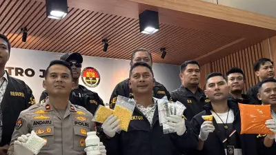 Polda Bongkar Toko Kosmetik Kedok Peredaran Obat Keras Ilegal di Bekasi