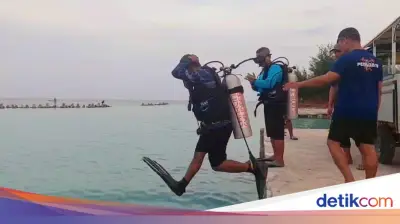Polisi Selam Cari Ponsel Wisatawan Jatuh di Laut Pulau Pari