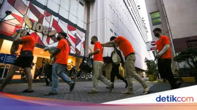 Polri Bekuk 320 WNA di Markas Judi Online Hayam Wuruk Jakarta