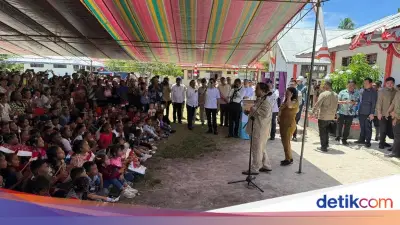 Prabowo Kunjungi Miangas, Disambut Lagu 'Maju Tak Gentar' dan 'Pulau Miangas'