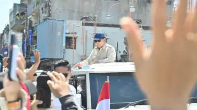 Prabowo Minta Pindad Buat Mobil Khusus Sapa Warga: Saya 75 Tahun