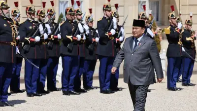 Prabowo Mulai Kunjungan Kenegaraan di Paris, Disambut di Istana Elysee